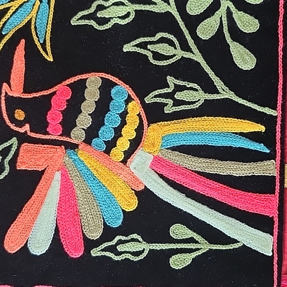 NWOT hand embroidered table runner. - Picture 2 of 5